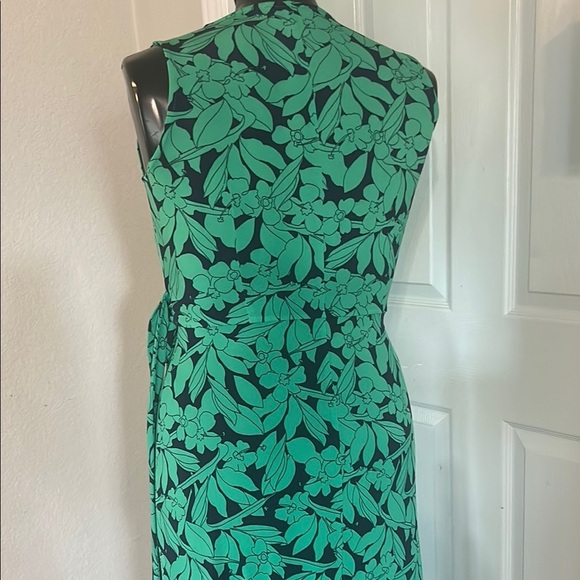 London Times Floral Wrap Dress in Green - Picture 4 of 8